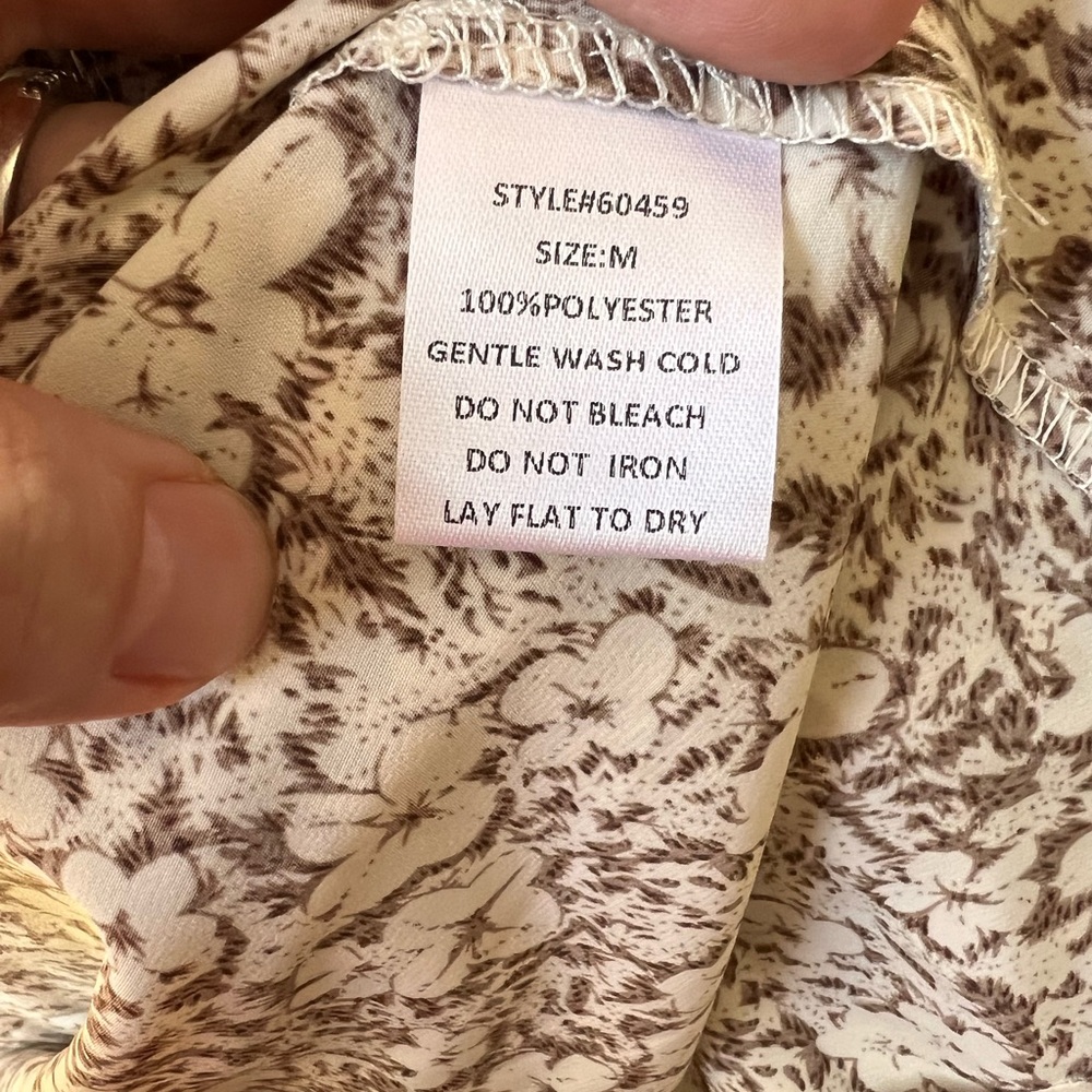 NWOT!!! Carly Jean Los Angeles Floral Smocked Dress Sz. Medium - Picture 10 of 10